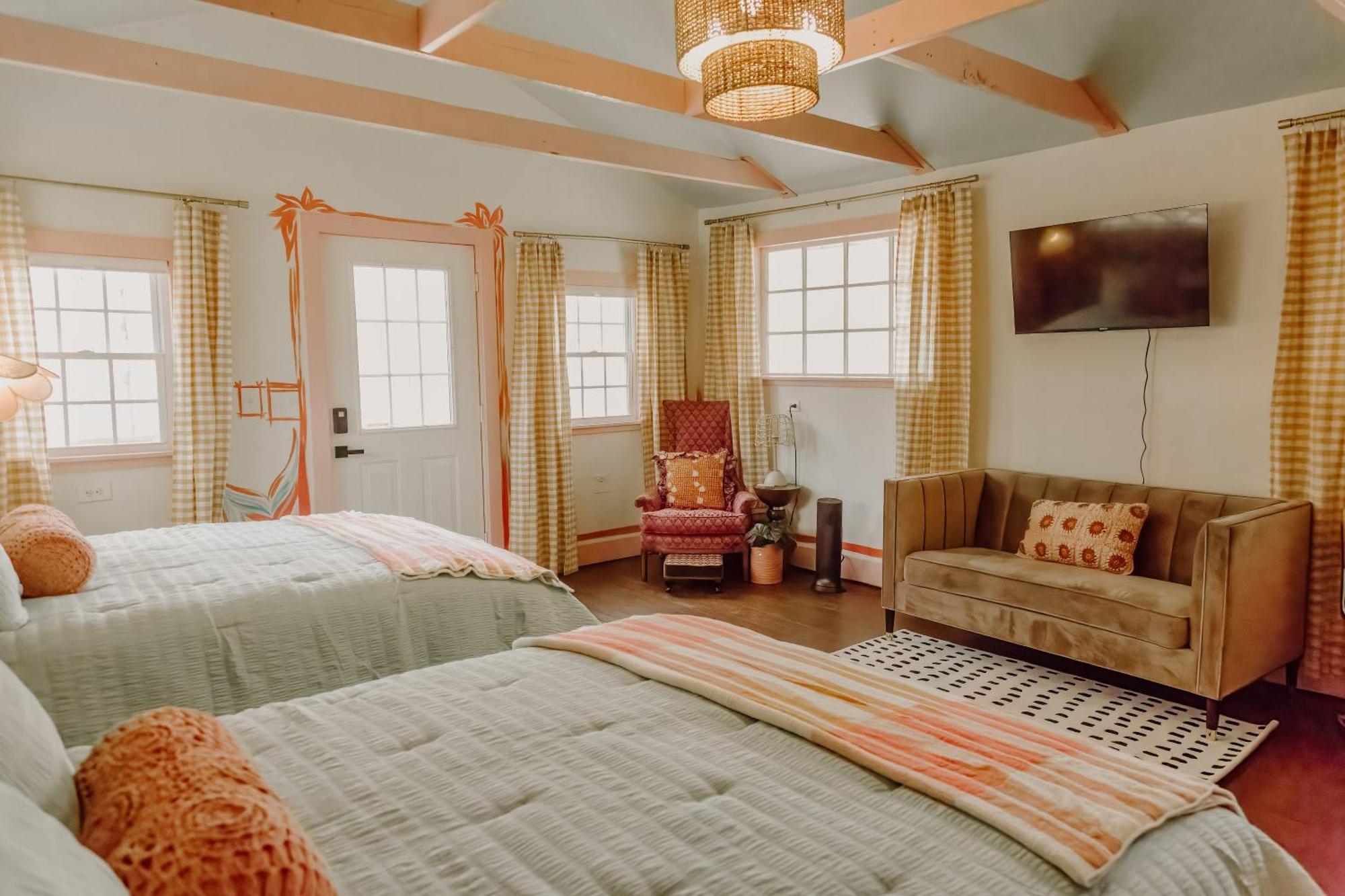 Camp Swann Hotel Tracy City Room photo